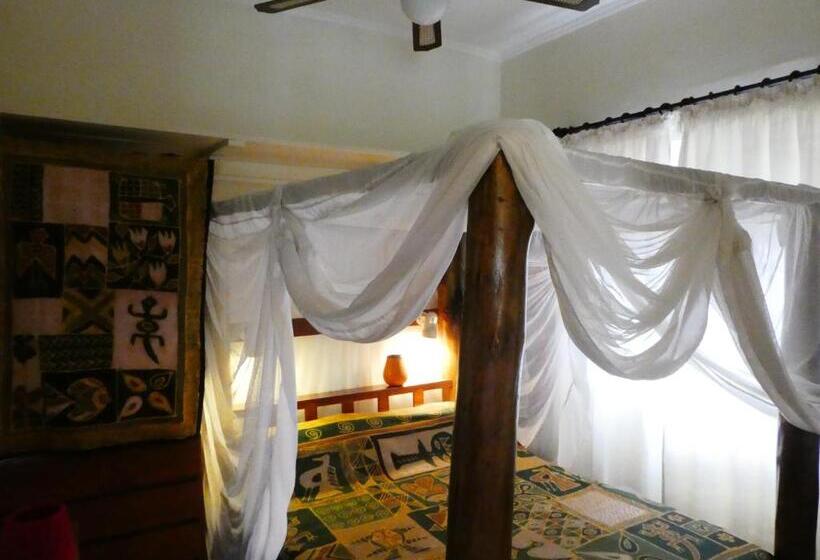 کابین, Pineapple Guest House Entebbe