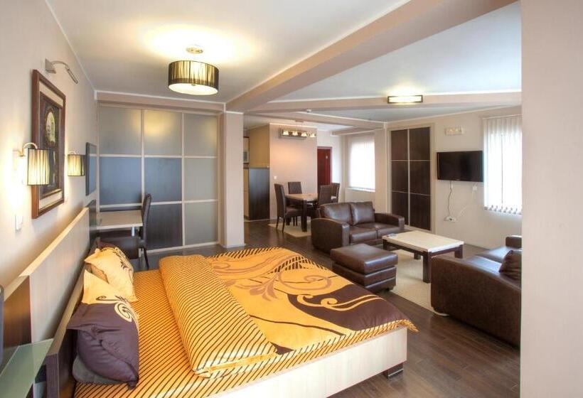 اتاق لوکس سه تخته, Guesthouse Vitez