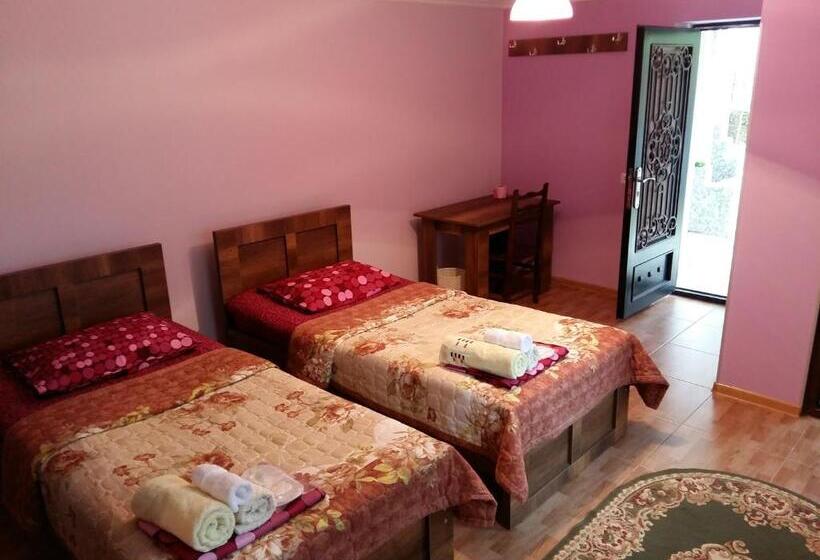 اتاق استاندارد با چشمانداز باغ, Guest House Panda