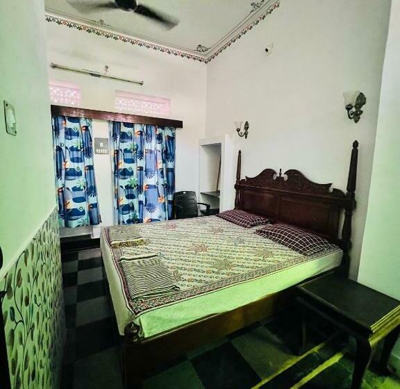Quarto Triplo Deluxe, Nukkad Guest House