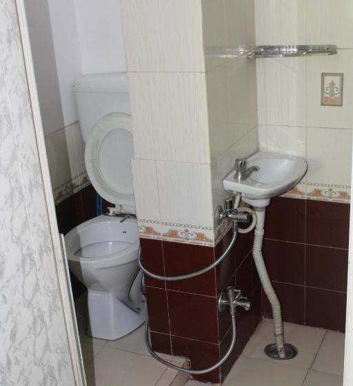 Quarto Familiar, Nukkad Guest House