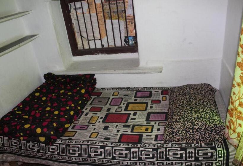 Quarto Individual Basic, Nukkad Guest House