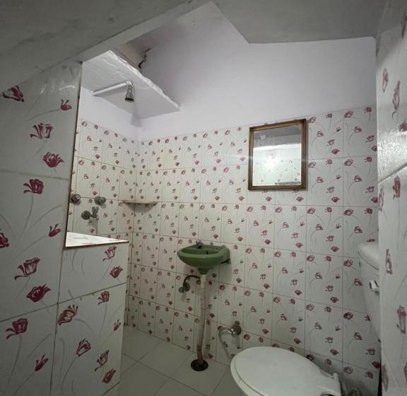 Quarto Economy, Nukkad Guest House