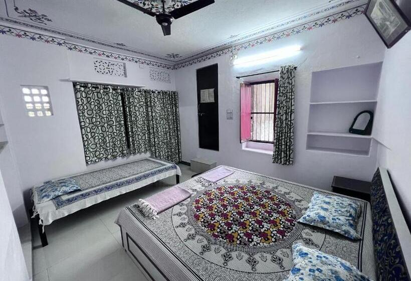 Quarto Triplo Basic, Nukkad Guest House