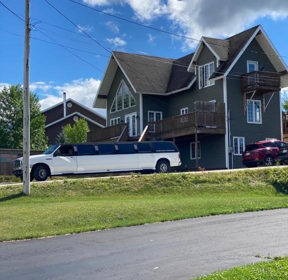 شاليه سوبيريور غرفة نوم واحدة, The Deer Lake Loft