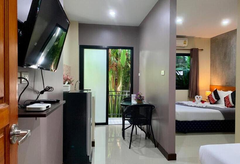 اتاق استاندارد سه نفره, Isayarada Apartment