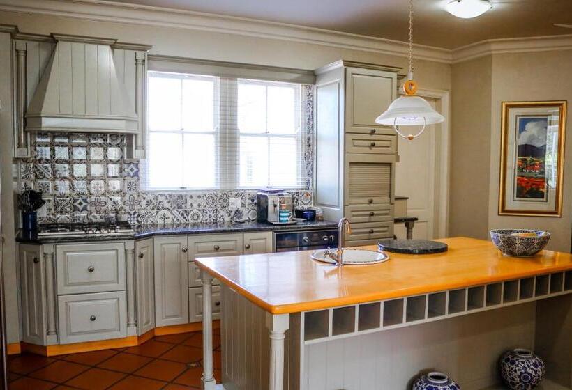 Дом 3 Спальни, Erinvale Garden Cottage