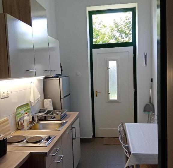 Quarto Triplo Estandar, Véndektanya Vendégház