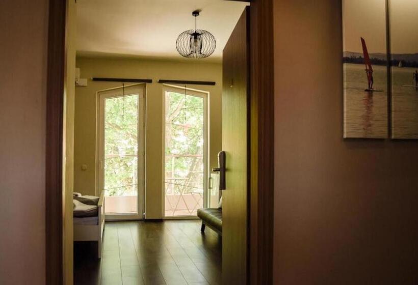 اتاق استاندارد سه نفره, Accomo Apartmanház
