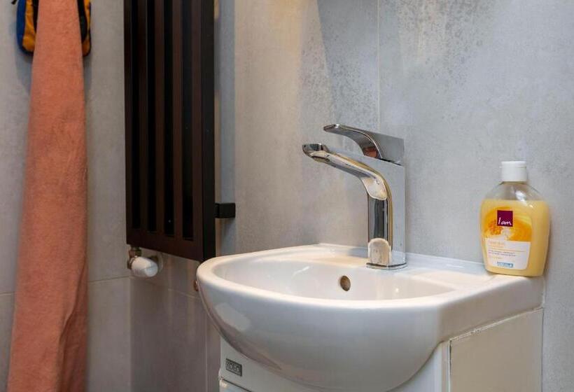 Номер Стандарт с Балконом, Bnb Comfort Guesthouse Olten   Lostorf