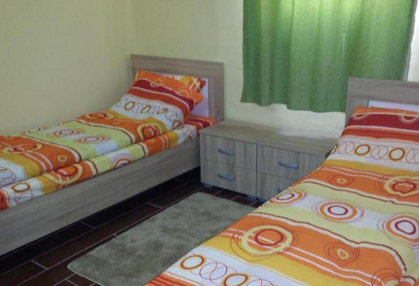 اتاق اکونومی, Kazablanka Rooms Aerodrom