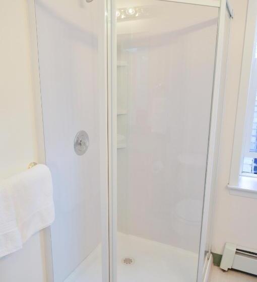 استودیوی استاندارد, Brown & Hawkins Historical Apartments