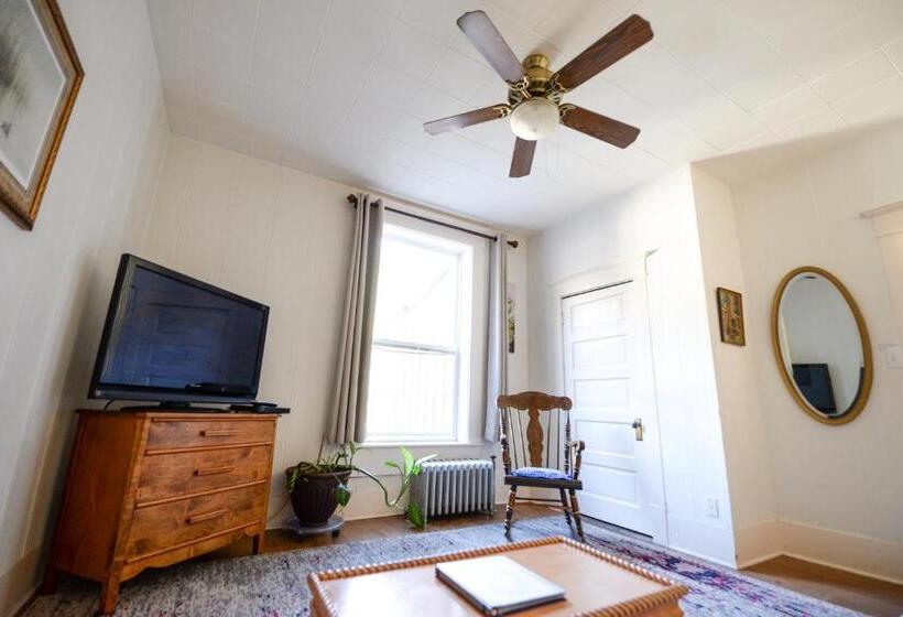 آپارتمان 1 خوابه, Brown & Hawkins Historical Apartments