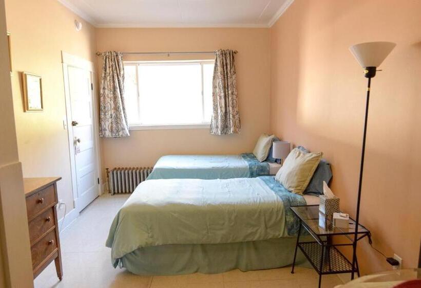 استودیوی استاندارد, Brown & Hawkins Historical Apartments