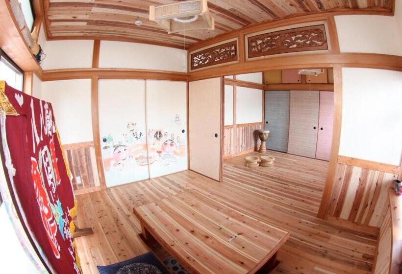 Четырехместный Номер Deluxe, Katsuo Guest House