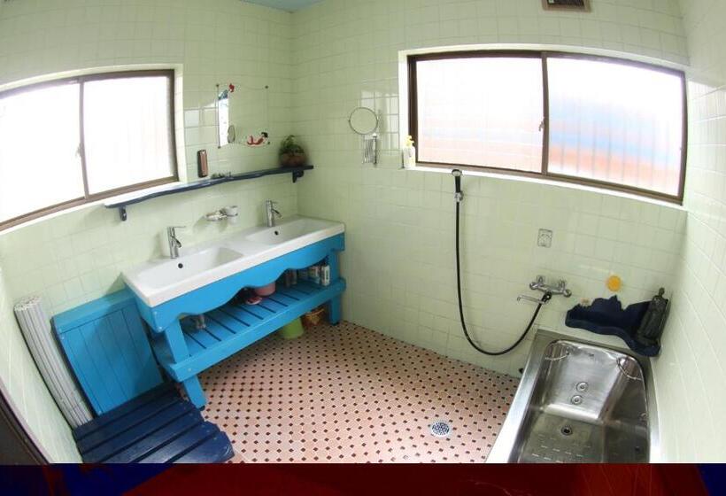 Трехместный Номер Стандарт с Балконом, Katsuo Guest House