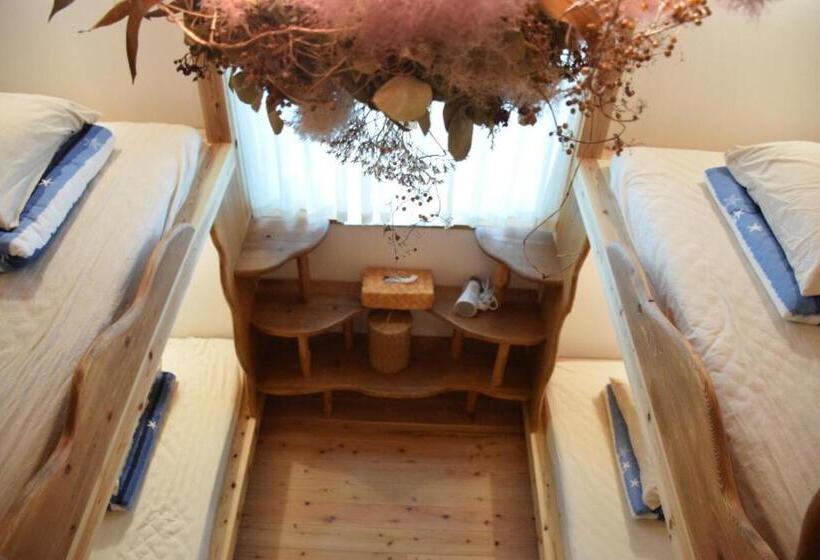 Четырехместный номер эконом класса с общей ванной комнатой, Katsuo Guest House