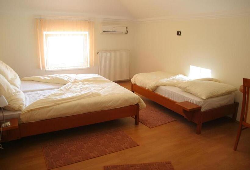 اتاق استاندارد چهار تخته, Konak Požarevac