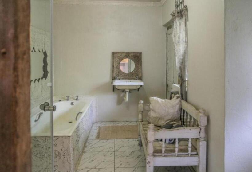 Номер Deluxe, The Green Acorn Guest House