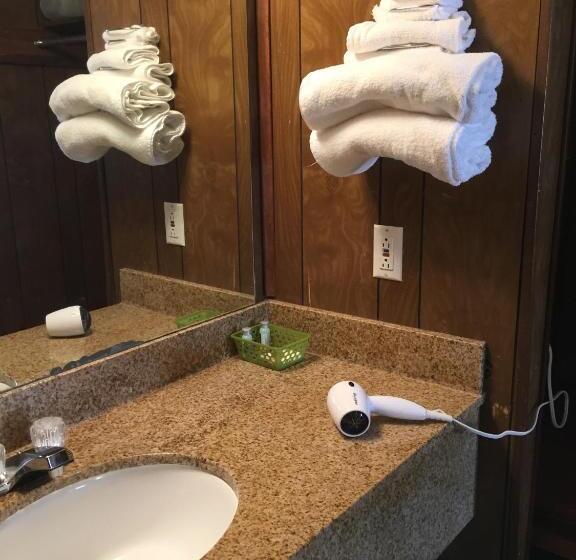 Номер Стандарт Вид на Бассейн, Hill Country Inn