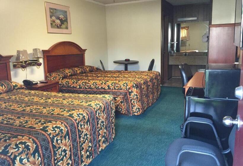 Номер Стандарт Вид на Бассейн, Hill Country Inn