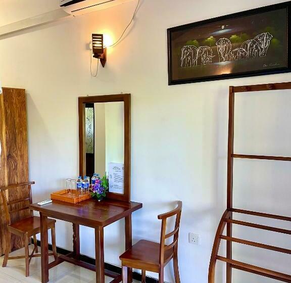 Номер Стандарт Вид на Бассейн, Shan Star Weligama