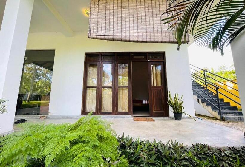Семейный Номер, Shan Star Weligama