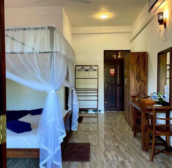 Номер Стандарт Вид на Бассейн, Shan Star Weligama