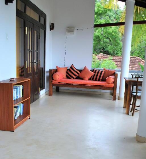 اتاق لوکس با بالکن, Sleepy Head Guesthouse
