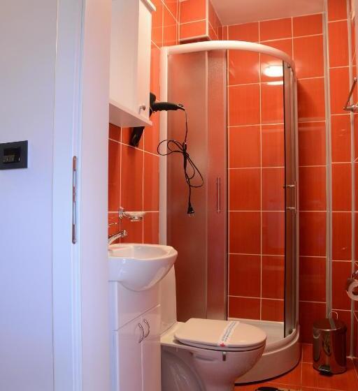 اتاق استاندارد سه نفره, Apartmani Vivaldi Niš