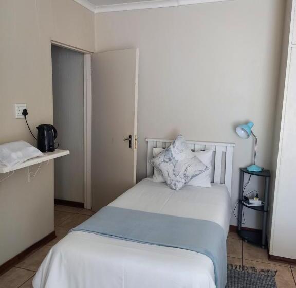 Quarto Triplo Estandar, Gastehuis 17