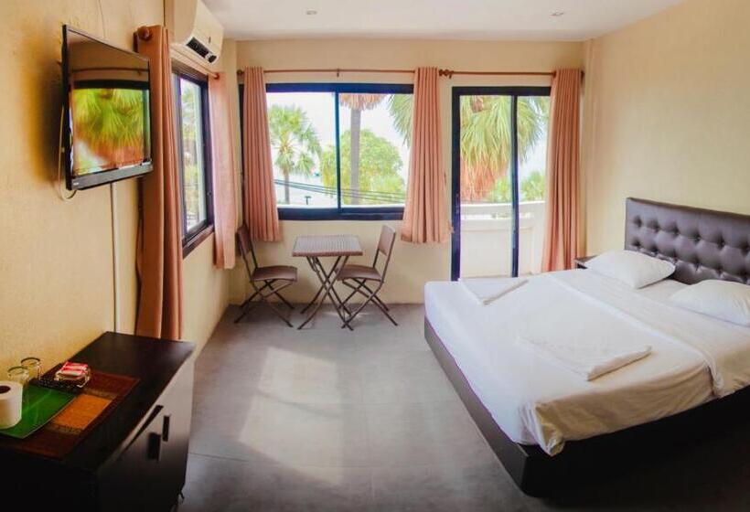اتاق لوکس با چشم‌انداز دریا, G.i Lodge