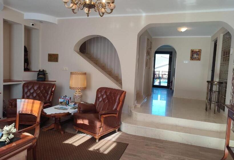 Номер Стандарт Трехместный, Casa Alina