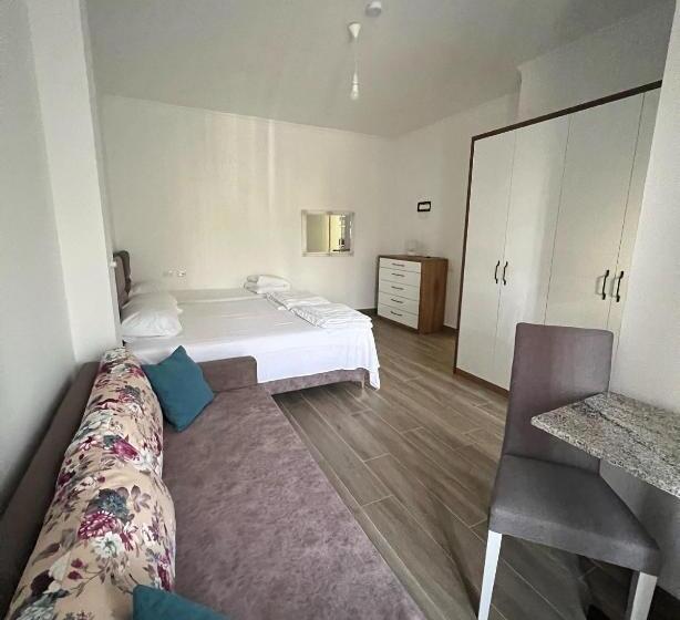 园景标准四人间, Red Rose Guest House