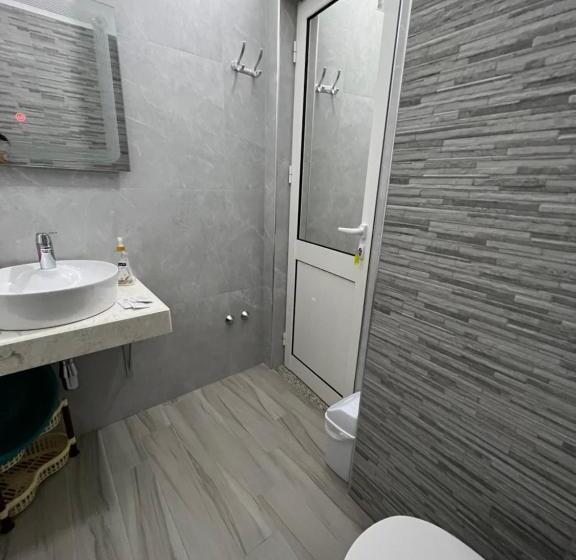 标准单人间, Red Rose Guest House