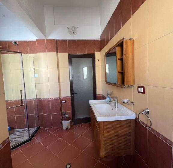 带1个卧室的带阳台的公寓, Red Rose Guest House