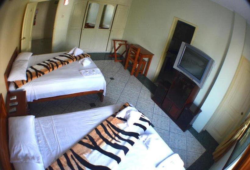 Quarto Estandar, Hostal Andry