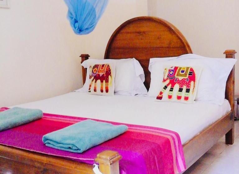 اتاق استاندارد, Suwani Pinnawala Homestay