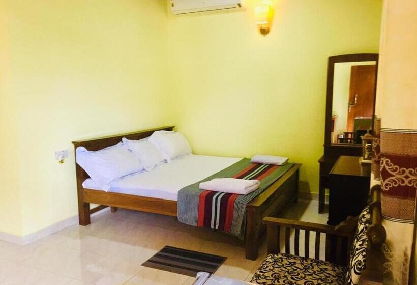 اتاق خانوادگی, Suwani Pinnawala Homestay
