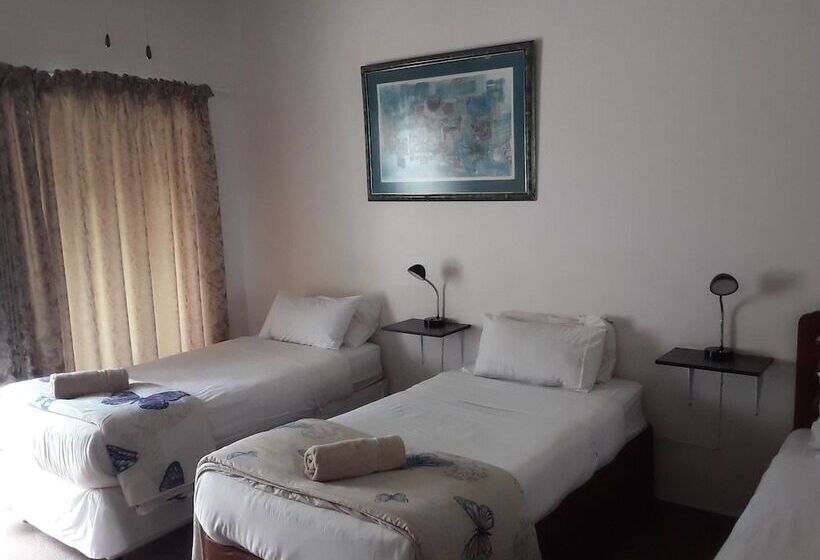 חדר סטנדרט לארבעה, Boer And Brit Self Catering Guest House