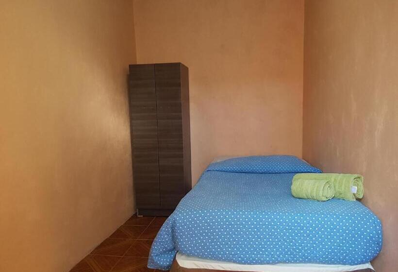 اتاق استاندارد یک تخته با سرویس بهداشتی مشترک, Hostal Tuyasto