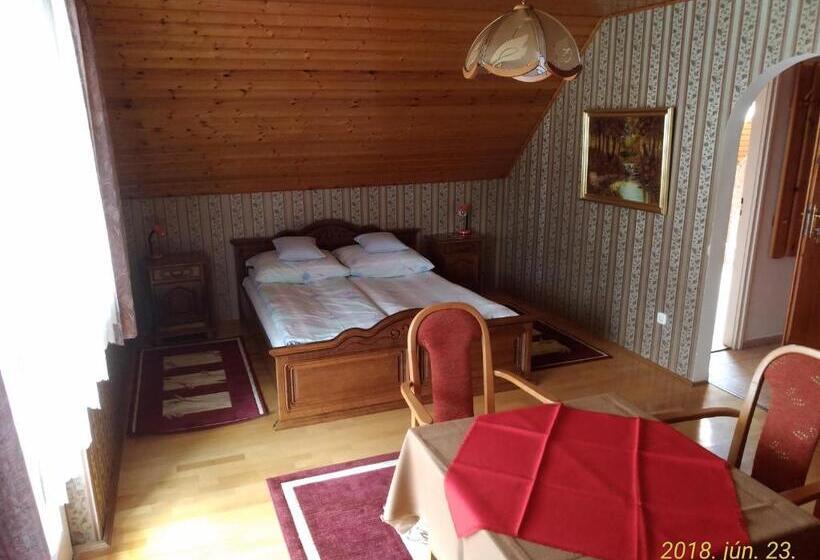 اتاق استاندارد با بالکن, Jakab Ház