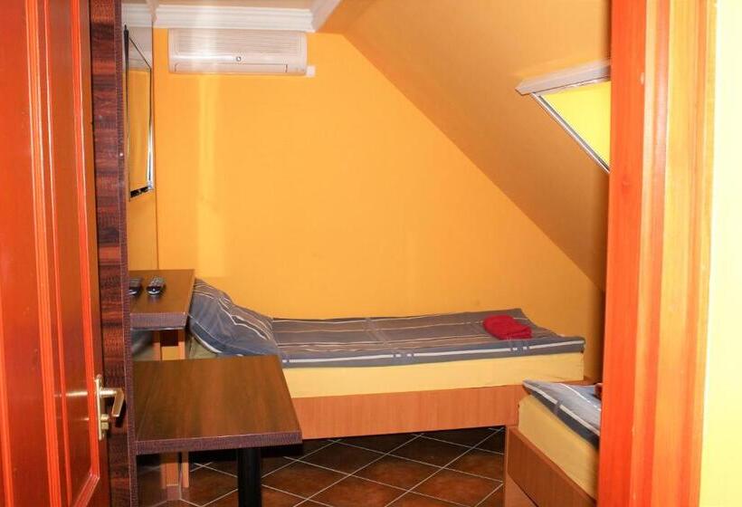 استودیوی استاندارد, Nexus Vendégház Szeged