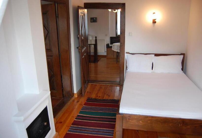 Четырехместный Номер Стандарт с Балконом, Kazasovata Guest House