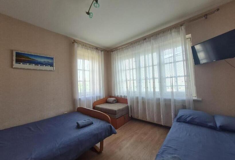 اتاق استاندارد چهارنفره با سرویس بهداشتی مشترک, Little Amber Apartments