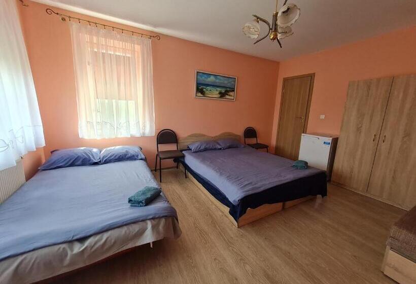 اتاق استاندارد چهار تخته, Little Amber Apartments