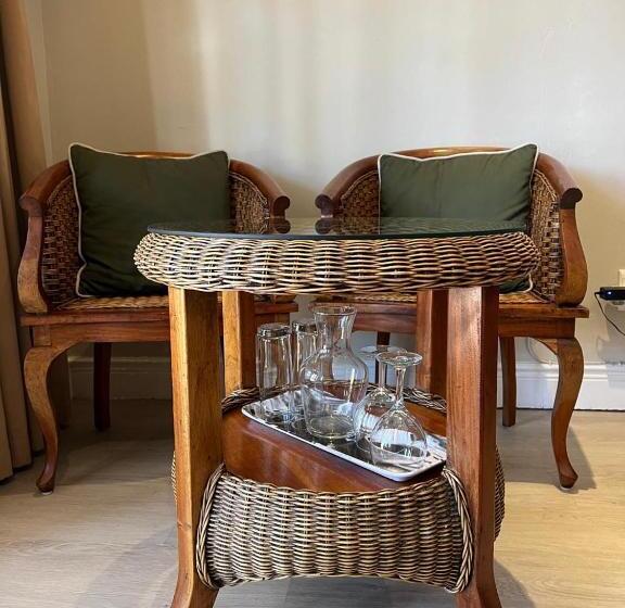 스탠다드 룸 풀장 전망, Sir Roys Guest House