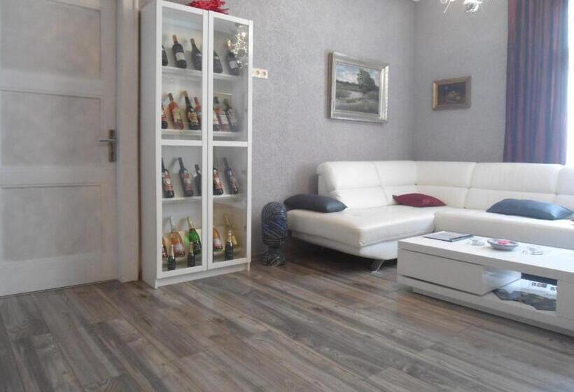 سوییت لوکس, Luxusni Apartmany Stodolni