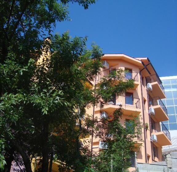 Номер Стандарт Вид на Сад, Villa Mari Guest Rooms