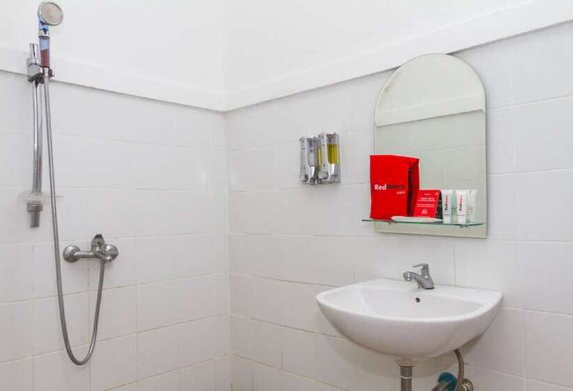 Номер Economy, Reddoorz Plus Near Sukajadi 2